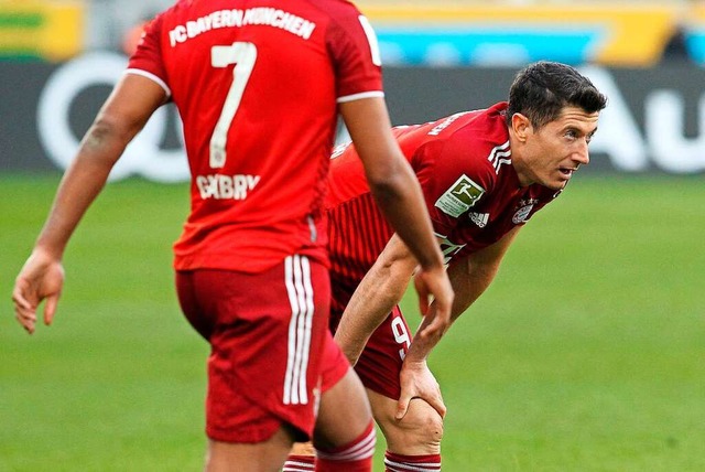 Robert Lewandowski und der FC Bayern v...ei Treffer wegen Abseits nicht zhlen.  | Foto: DANIEL ROLAND (AFP)