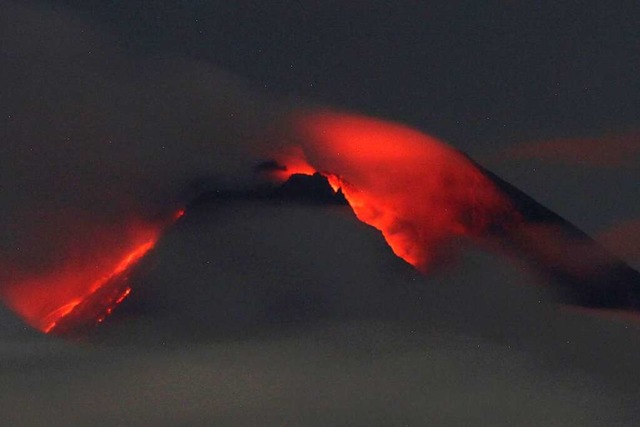 Ein solcher Vulkanausbruch &#8211; wie...edener Parameter exakt datiert werden.  | Foto: Ranto Kresek (dpa)