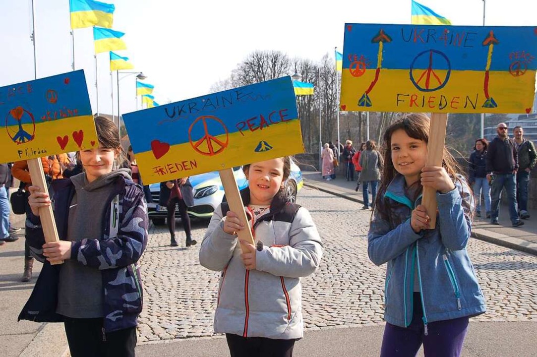 Auch Kinder standen zur Kundgebung für den Frieden ein.  | Foto: Petra Wunderle