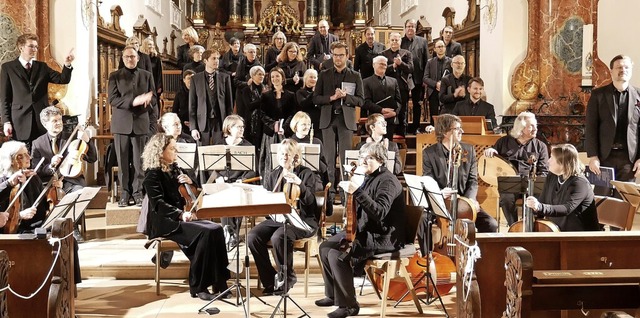 Das Vocalconsort fhrte zusammen mit d...(links) Bachs Johannes-Passion auf.     | Foto: Michael Gottstein
