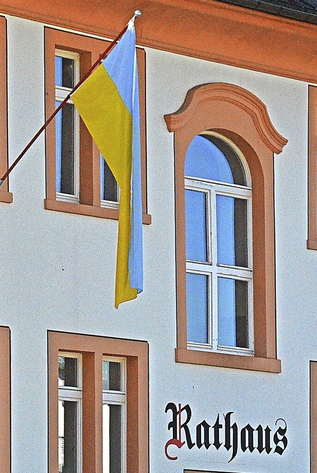 Solidaritt mit den vom Krieg betroffe...ne erklrt auch die Stadt St. Blasien.  | Foto: Sebastian Barthmes