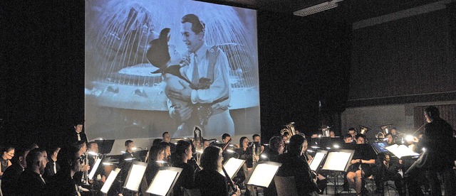 Zum Stummfilm spielte der Musikverein die originale Musik.   | Foto: Regine Ounas-Krusel