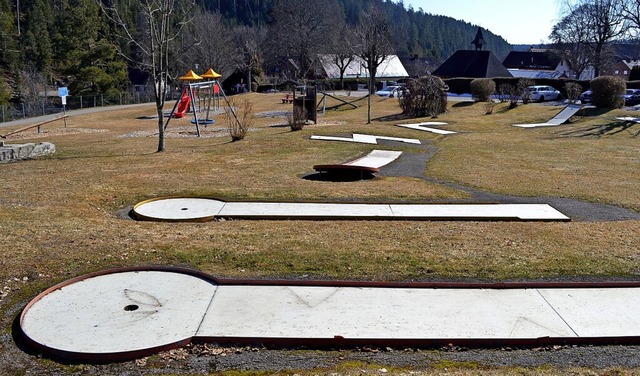 Die Minigolfanlage in Friedenweiler wi...fgebaut, die Bahnen werden entfernt.    | Foto: Liane Schilling