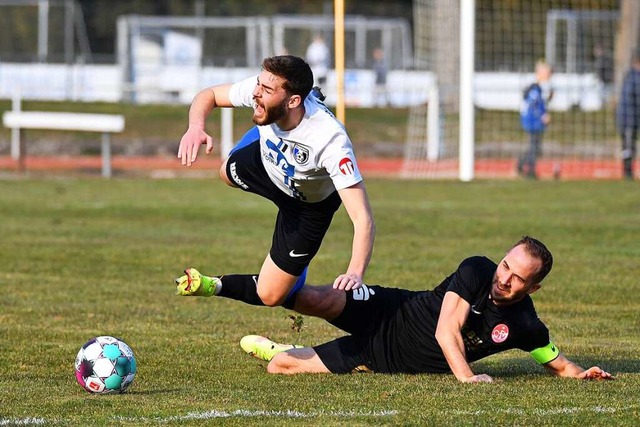 OFV-Kapitn Marco Petereit wollte mit ... es folgte jedoch postwendend das 0:3.  | Foto: Wolfgang Kuenstle