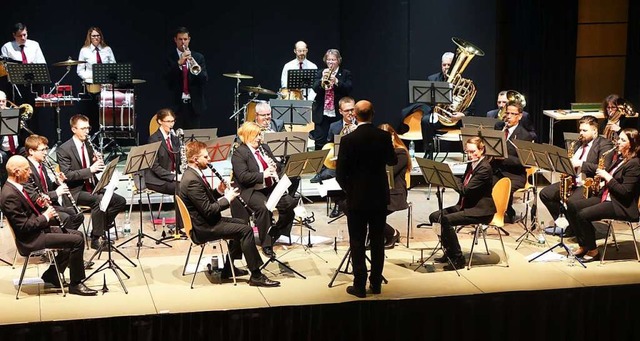 Mit schwungvollen Klngen  gestaltete ...hrskonzert im Rheinfelder  Brgersaal.  | Foto: Roswitha Frey