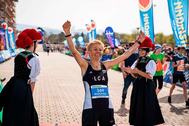 Am Sonntag, 3. April, werden viele gl...m Freiburger Marathon ins Ziel laufen.  | Foto: FWTM / Baschi Bender