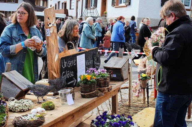 Heiteres Ambiente beim nach zwei Jahre...indenden Schneeglckchenmarkt in Ried.  | Foto: Ralph Lacher