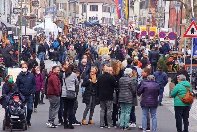 Tausende Besucher bummeln beim verkaufsoffenen Sonntag in Kenzingen