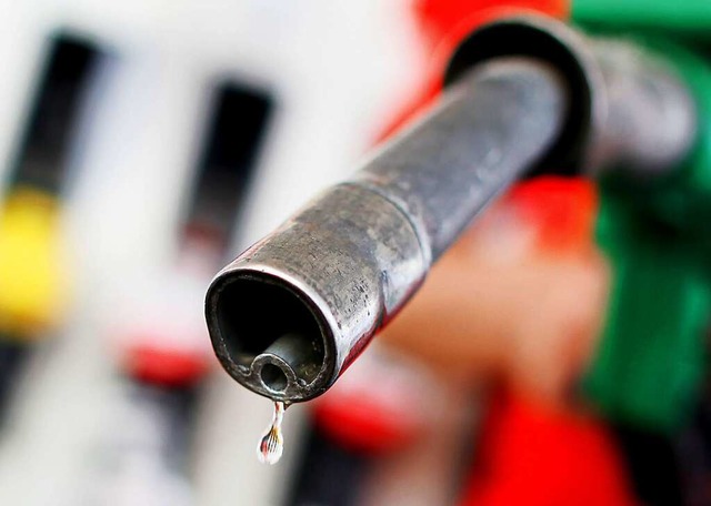 Benzin und Diesel sind zurzeit richtig...ingt manch einen auf kriminelle Ideen.  | Foto: Oliver Berg