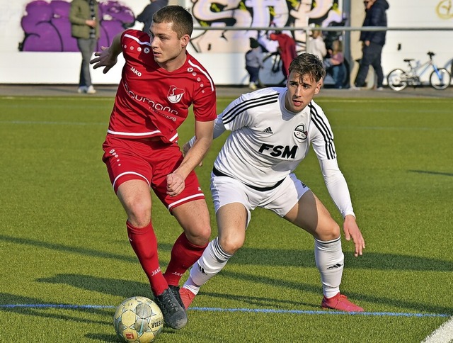 <BZ-FotoAnlauf>Kreisliga A:</BZ-FotoAn...ich gegen den Stegener Yannik Rohrer.   | Foto: Daniel Thoma