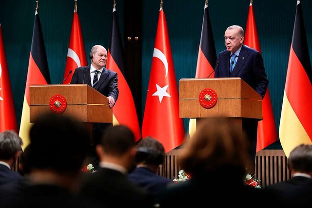 Kanzler  Scholz (links) und der trkische Prsident Erdogan in Ankara  | Foto: MURAT CETIN MUHURDAR (AFP)