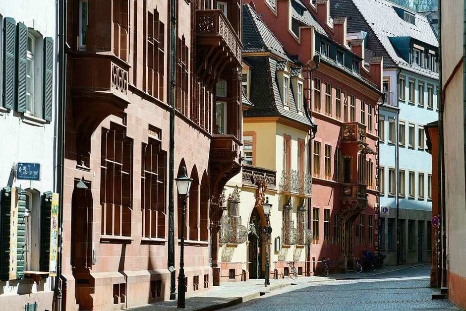 Die Freiburger Altstadt sieht nicht nur in echt schön aus, auch als Kulisse für Fotos eignen sich die bunten urigen Häuser sehr gut. (Foto: Ingo Schneider) Die Freiburger Altstadt sieht nicht nur in echt schön aus, auch als Kulisse für Fotos eignen sich die bunten urigen Häuser sehr gut. (Foto: Ingo Schneider)