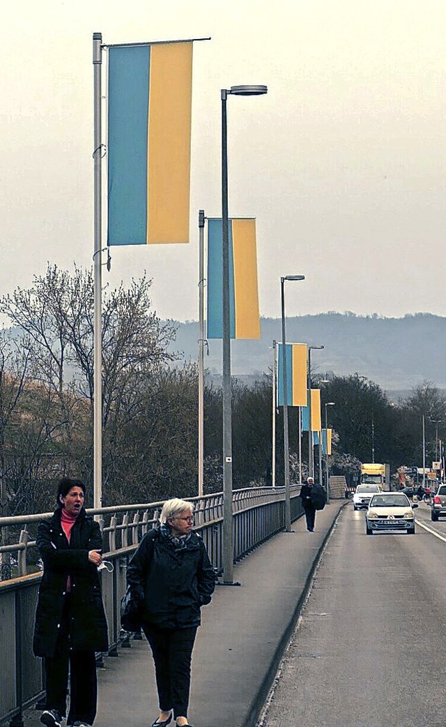 Die Flaggen werden abgenommen, wenn der Krieg in der Ukraine vorbei ist.  | Foto: Sattelberger
