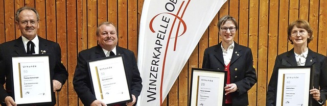 Thomas Scherzinger, Horst Schneider, P...zerkapelle geehrt worden (von links).   | Foto: Winzerkapelle Oberbergen