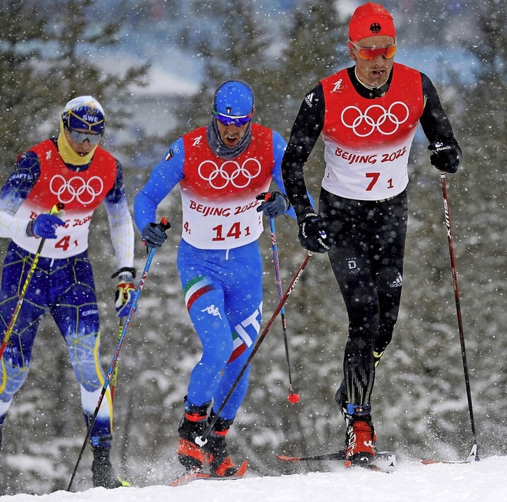 Janosch Brugger (rechts), hier beim ol...esem Winter beeindruckende Wettkämpfe.  | Foto: ODD ANDERSEN (AFP)