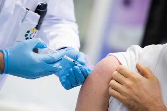 Was die einrichtungsbezogene Impfpflicht in der Praxis bedeutet