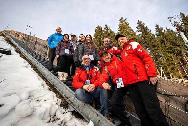 Ettenheimer BZ-Mitarbeiter versucht sich als Weitenmesser an einer Skisprungschanze