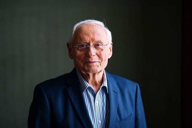 Oskar Lafontaine steht in einem Sitzun... (78), ist aus der Partei ausgetreten.  | Foto: Oliver Dietze (dpa)