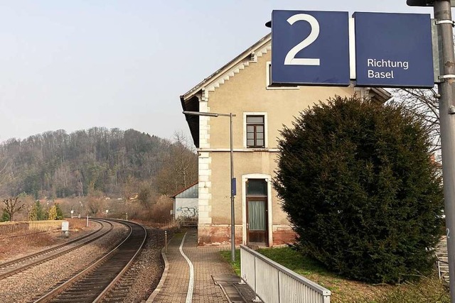 Gleise und Zge sind fr Menschen mit ...nhof in Brennet nur schwer erreichbar.  | Foto: Annemarie Rsch