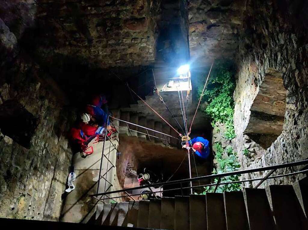 Mai 2021: Rettung eines Jugendlichen aus einem Burgschacht auf dem Staufener Schlossberg