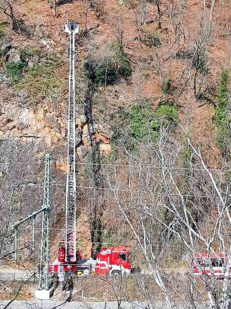 Mrz 2021: Bergwacht Waldkirch rettet einen Mann vom Steilhang unterhalb der Kastellburg