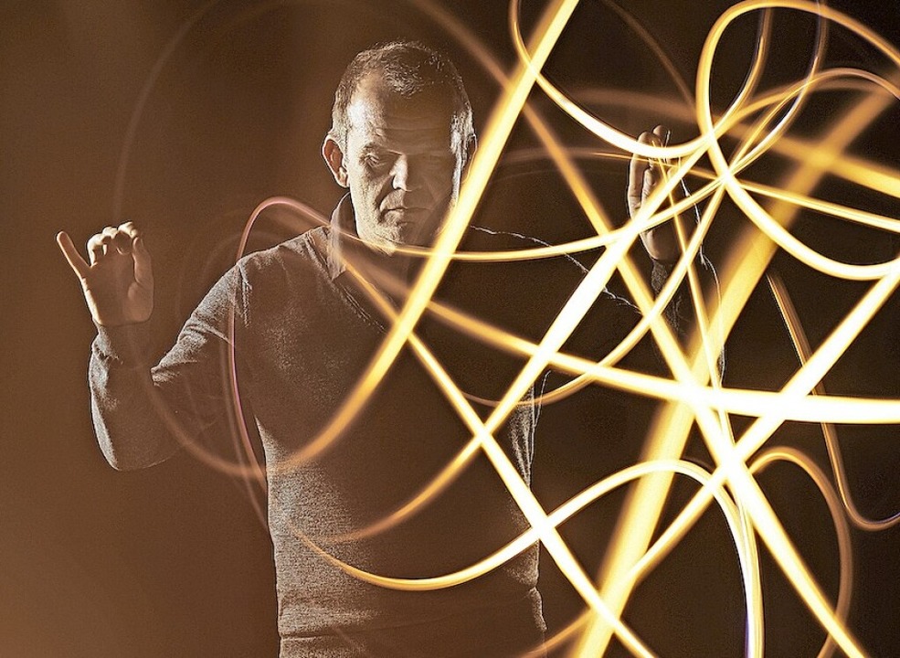 Mit Musik die Utopie des Friedens zum Leuchten bringen: Franois-Xavier Roth  | Foto: Hartmut Naegele