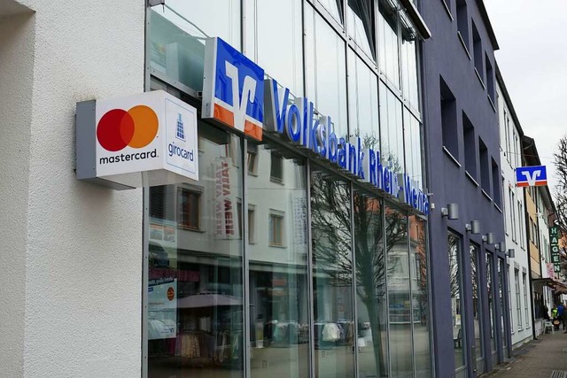 An der Schtzenstrae in Bad Sckingen...nderen Volksbank fusioniert sein wird.  | Foto: Axel Kremp