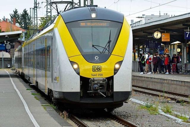 Zugstörung zwischen Freiburg und Breisach – hunderte Schüler und Pendler verspätet