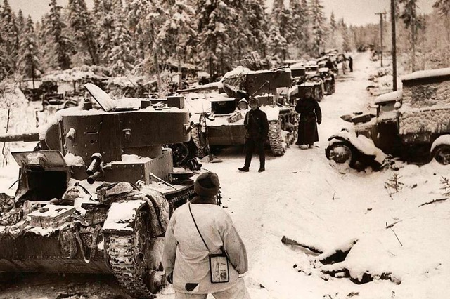 Trotz zahlenmiger Unterlegenheit ver...e  der sowjetischen Aggressor-Truppen.  | Foto: Courtesy Everett Collection via www.imago-images.de