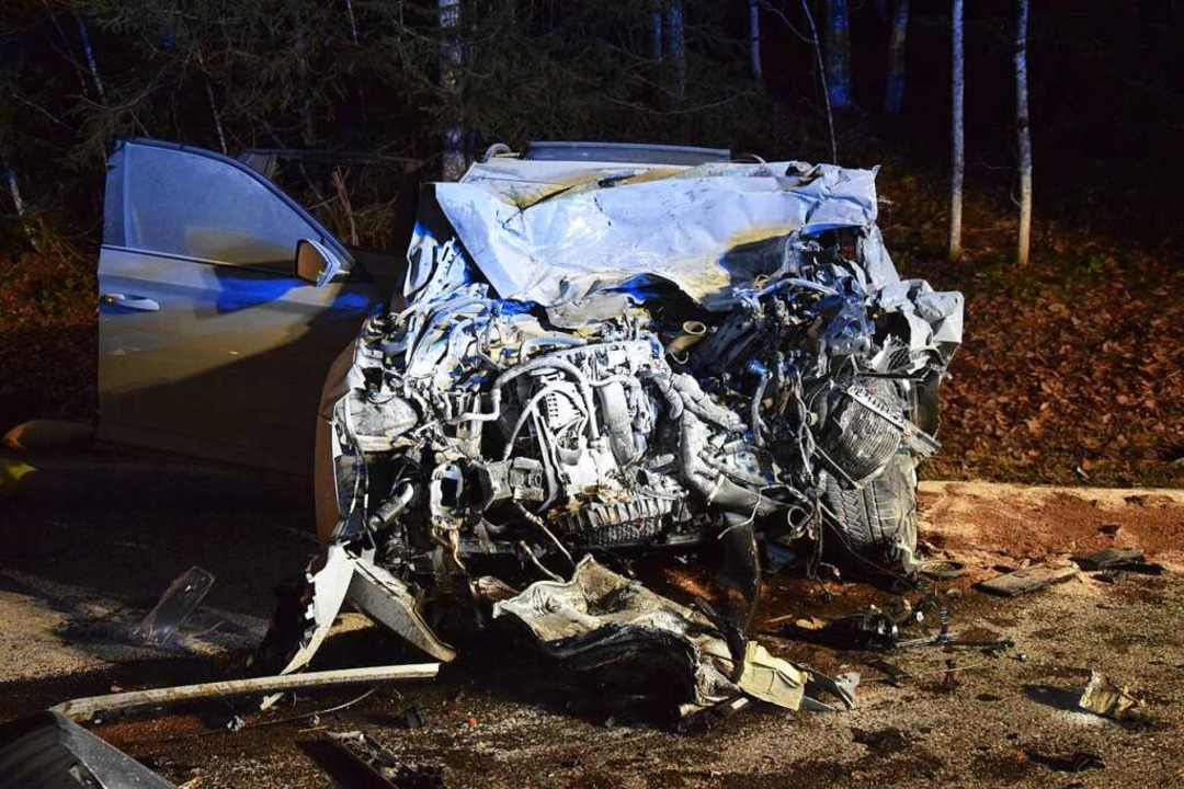 Die Unfallstelle bei St. Mrgen &#8211; ein Trmmerfeld.  | Foto: kamera24