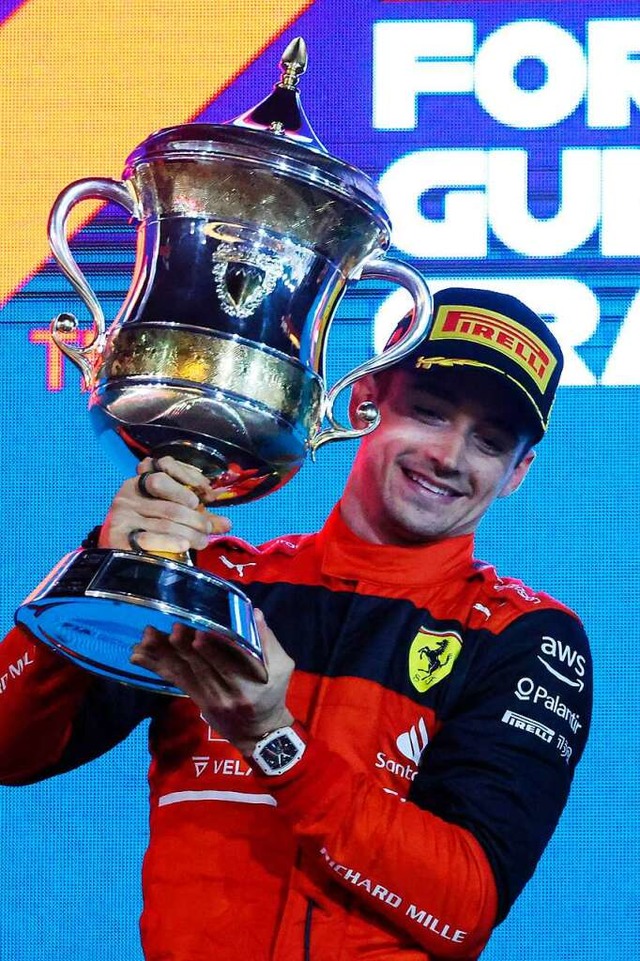 Charles Leclerc mit Pokal  | Foto: GIUSEPPE CACACE (AFP)