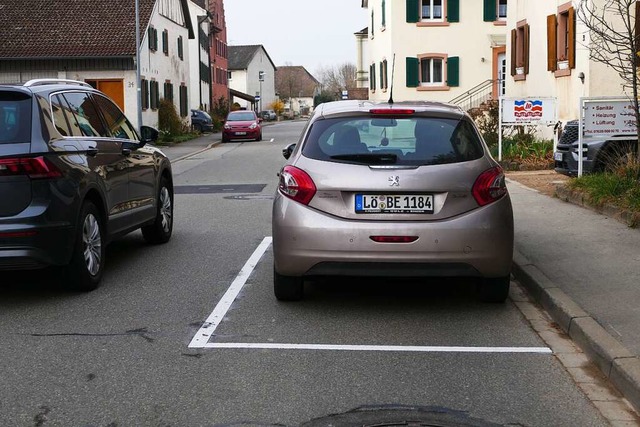Nun wei jeder an der Kanderner Strae in Egringen genau, wo er zu parken hat.  | Foto: Victoria Langelott