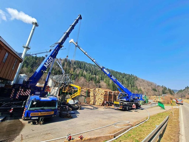 Das Wochenende ber war die L128 gespe...r kaputte Kran abgebaut werden musste.  | Foto: Holger Schindler