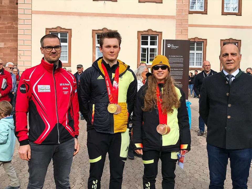 Skiclub-Chef Matthias Kristiansen-Kürn... mit Leonie Walter und Pirmin Strecker  | Foto: Michael Dörfler