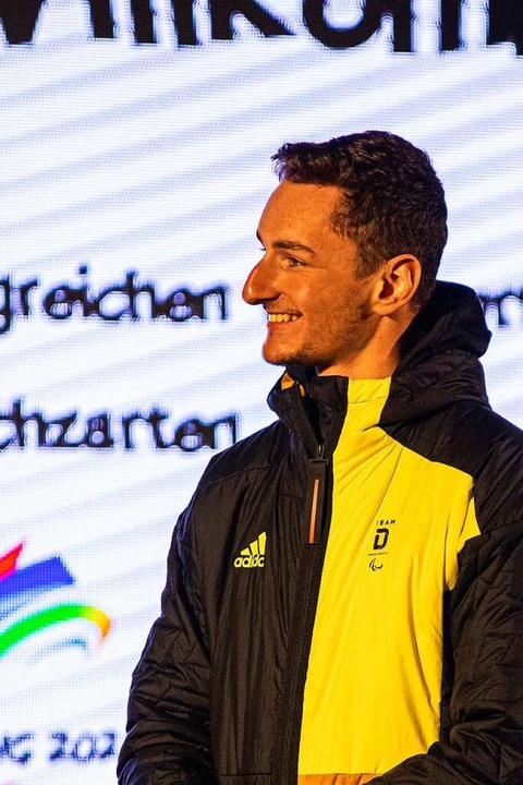Marco Maier freut sich über den Empfang nach zwei Silbermedaillen.  | Foto: Hubert Gemmert
