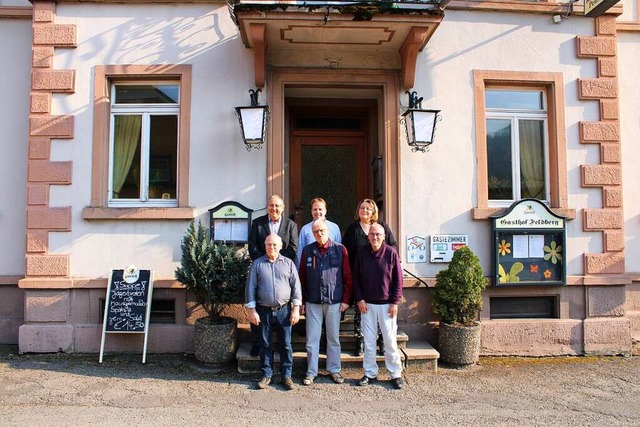 Hinten (von links): Horst Stiegeler, C... der neue Vorsitzende  Manfred Bockey.  | Foto: Manuel Hunn