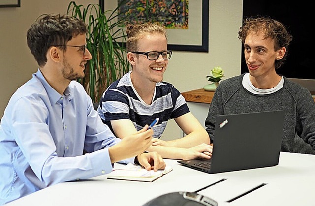 Die drei Grnder des Start-ups Lucas S...s Software-Unternehmen Pre-ML fhren.   | Foto: preML GmbH