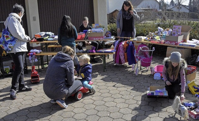 Auf dem ersten Dorfflohmarkt in Hchen...tbesuchern auch gleich getestet wurde.  | Foto: Stefan Pichler