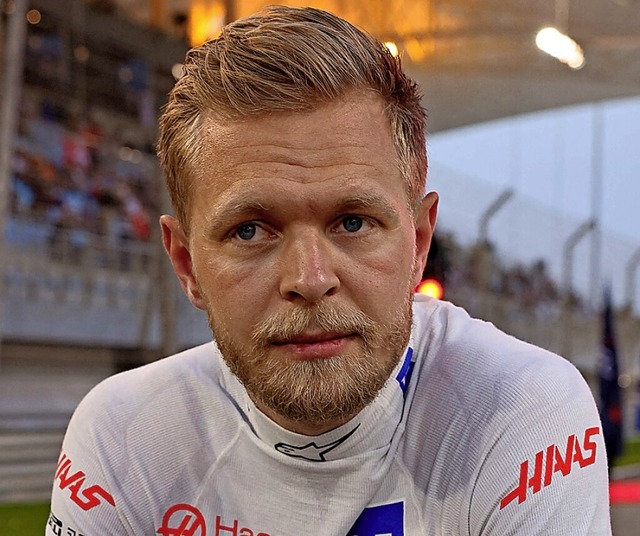 Schneller unterwegs in seinem Haas-Aut...k Schumacher: der Dne Kevin Magnussen  | Foto: GIUSEPPE CACACE (AFP)