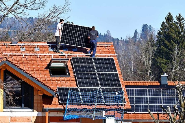 Die Solaranlage auf dem Wohnhaus wird bald zur Pflicht.   | Foto: IMAGO/Rolf Poss