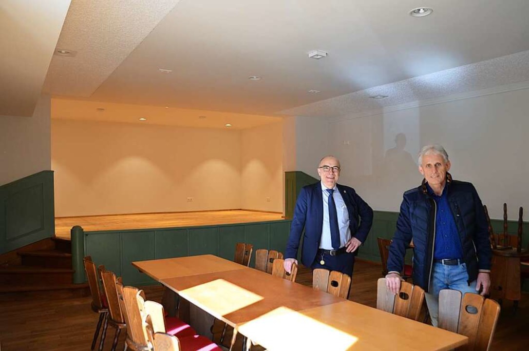 Vor der renovierten Bhne im Erdgescho...220; im Brgerbegegnungszentrum Ladhof  | Foto: Nikolaus Bayer
