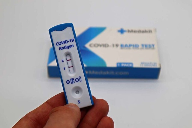 Zwei Striche bescheinigen die Infektion mit dem Coronavirus.  | Foto: Mediakit Ltd