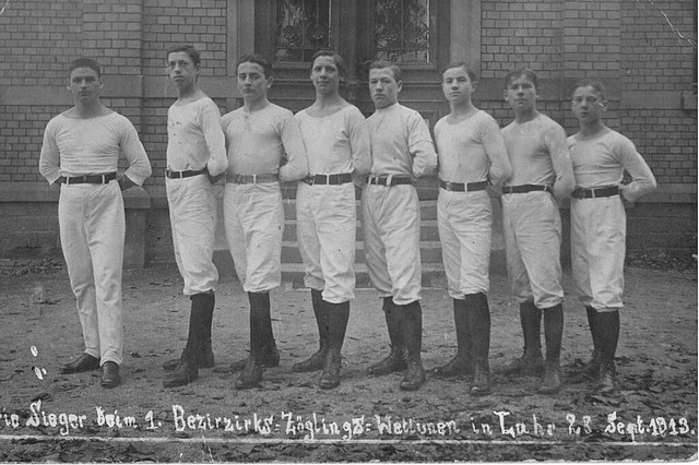 Diese Riege wurde Sieger beim 1. Bezir...ngs-Wettturnen am  23. September 1913.  | Foto: Archiv Turnverein Lahr