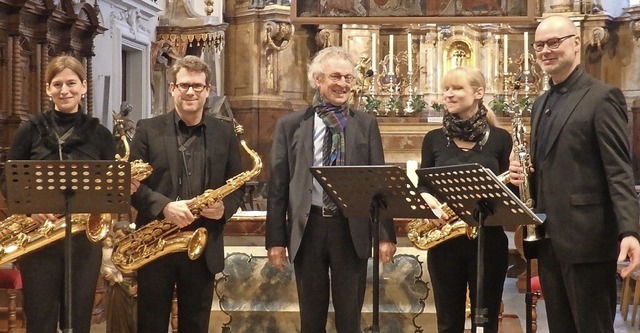Applaus fr das neue Werk: Das Saxofou... Goorhuis (Bildmitte) in St. Trudpert.  | Foto: Bianca Flier