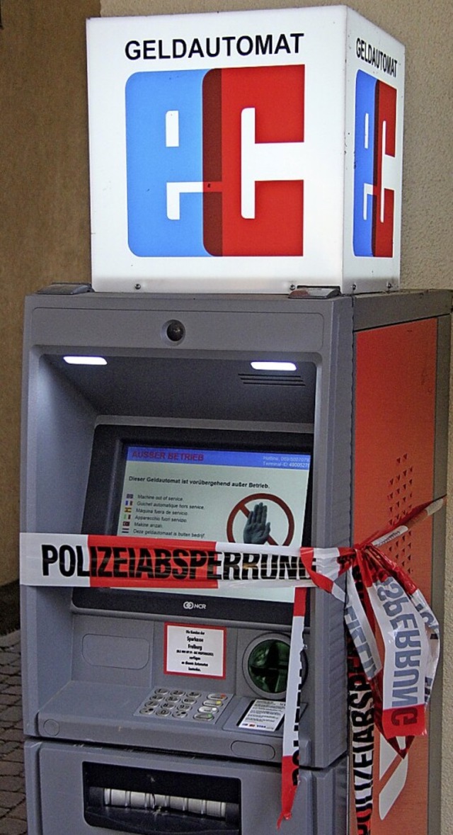 Der Geldautomat war bei einem Aufbruchsversuch beschdigt worden.  | Foto: Horst David