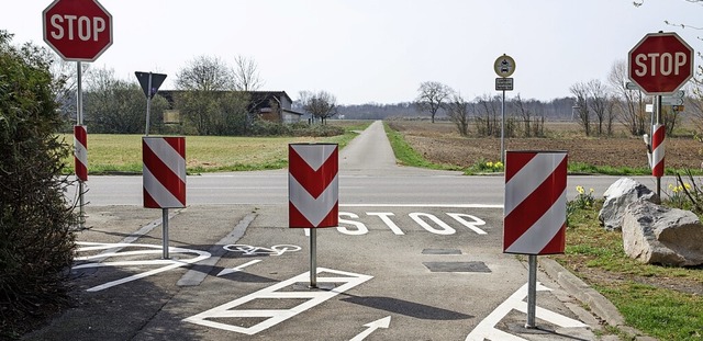 Die Einmndung des Radwegs in die K534...penheimweiler mit den neuen Barrieren   | Foto: Manfred Melcher