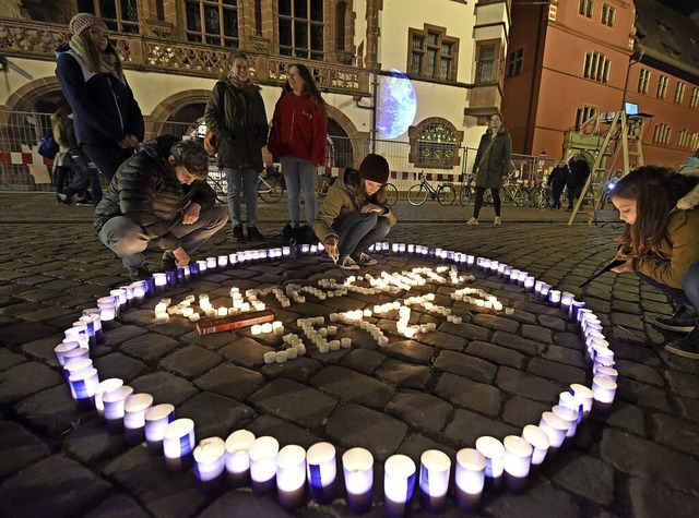 Bei der Earth Hour machte im Jahr 2018 unter anderem die Stadt Freiburg mit.   | Foto: Rita Eggstein