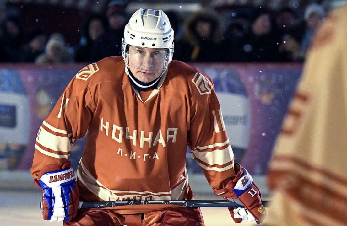 Wladimir Putin spielt am 22.12.2017 auf dem Rotem Platz in Moskau  Eishockey  | Foto: Alexei Nikolsky