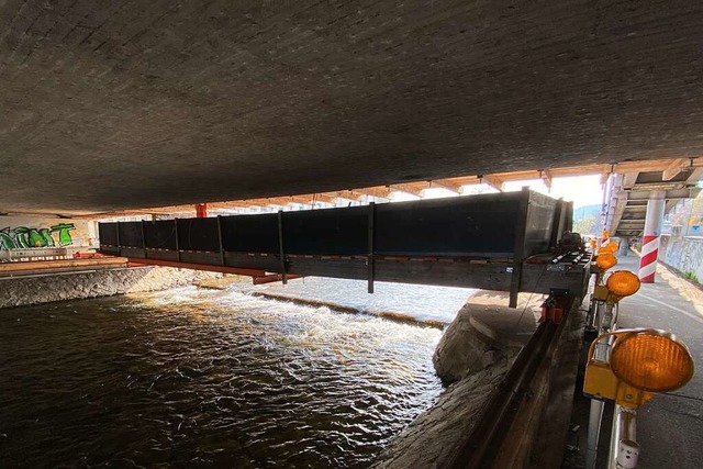 An der Gerstkonstruktion, die hydraul...aken (rechts) in die Dreisam geworfen.  | Foto: Stadtverwaltung