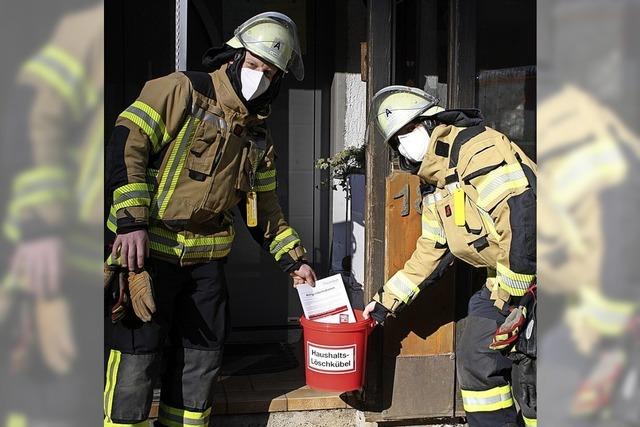 Feuerwehr Todtmoos wirbt mit Löschkübel-Aktion